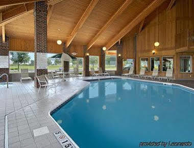 Baymont By Wyndham Columbus/Rickenbacker Hotel Eksteriør billede